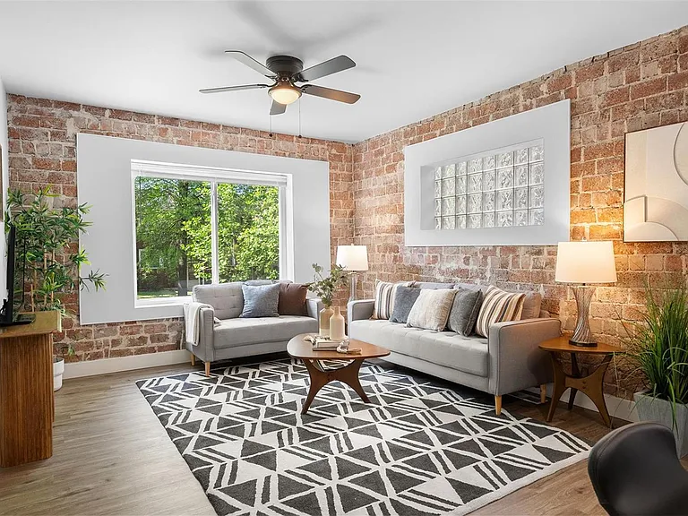 5303 Bancroft Ave #2W — Photo 2