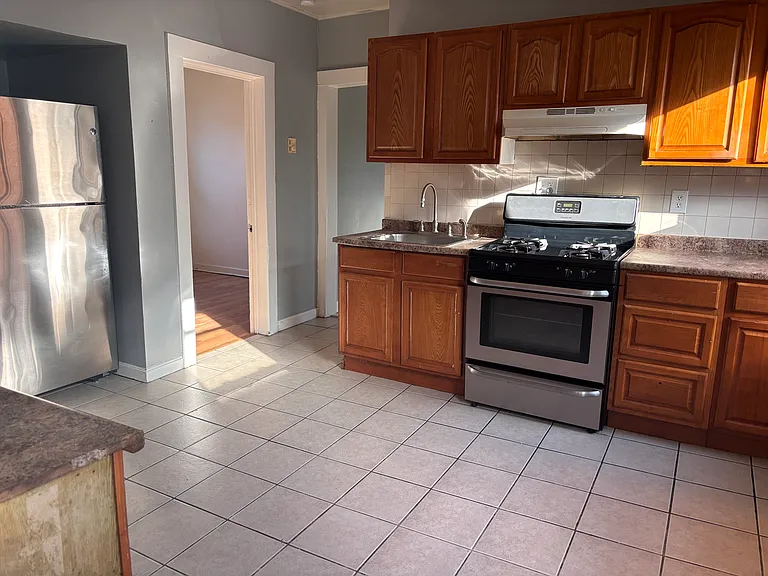 18 Esther St #3 — Photo 5