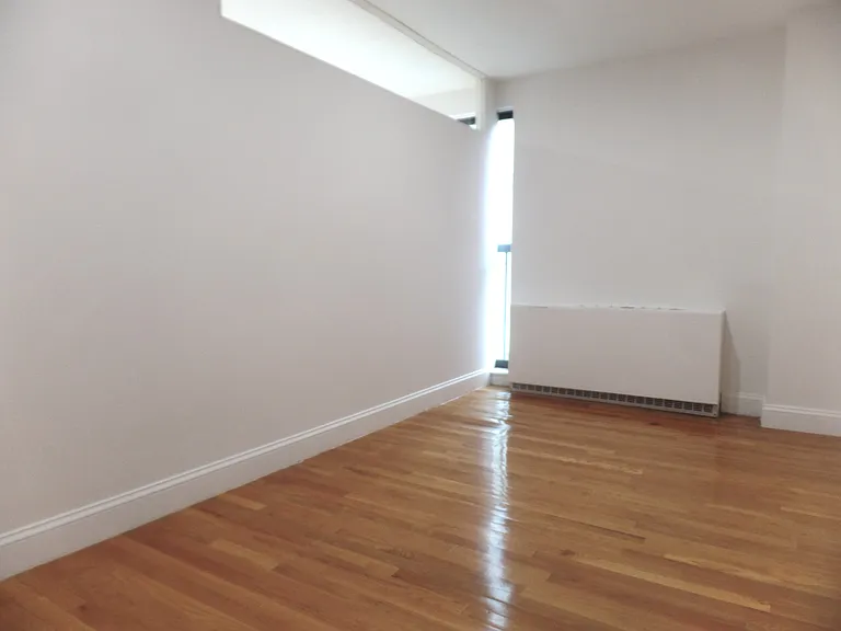 123 E 54th St #7D — Photo 4