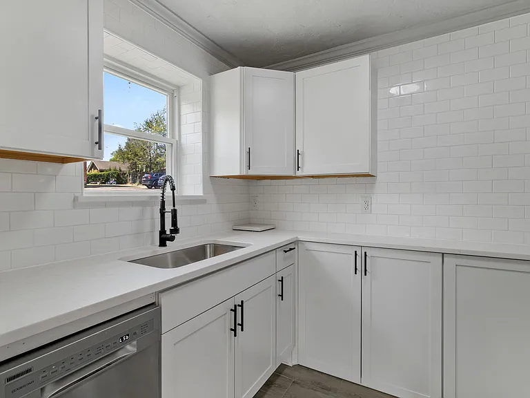 270 Beverly Rd #4 — Photo 12