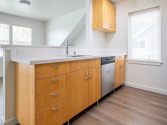 3rd image of 804 NW Market St APT A
