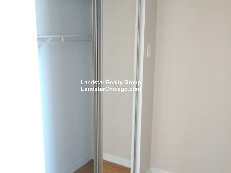 4045.5 N Mozart Ave #1E — Photo 11