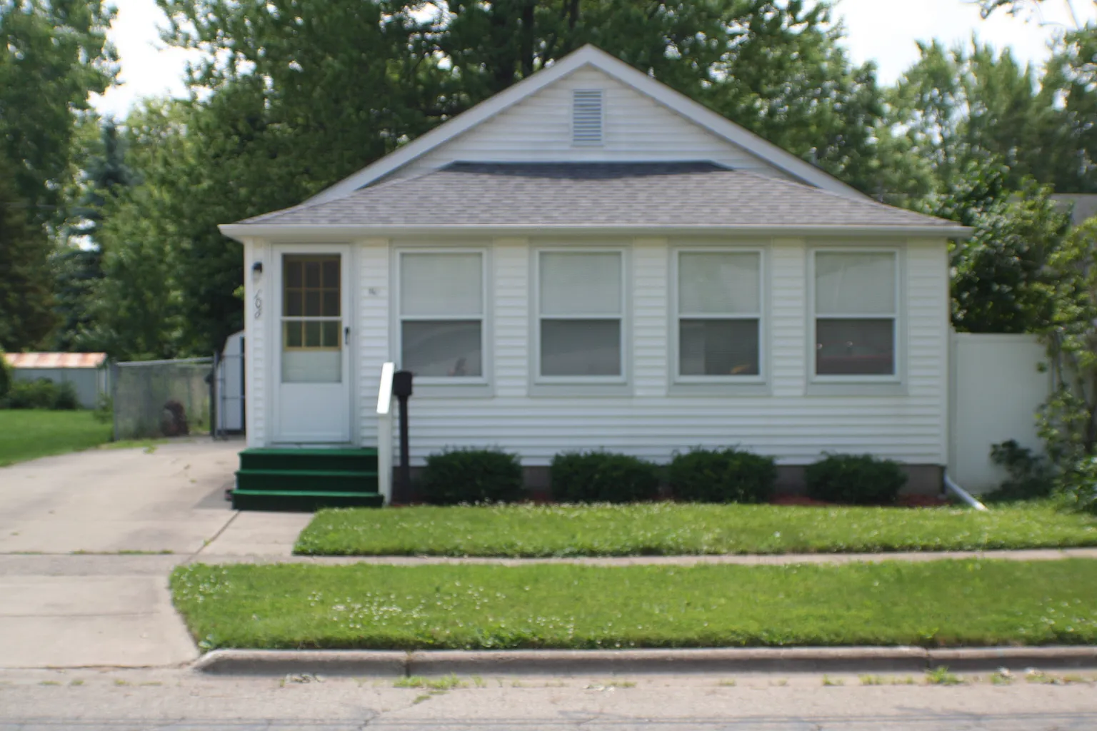 106 E Sturgis St photo 1