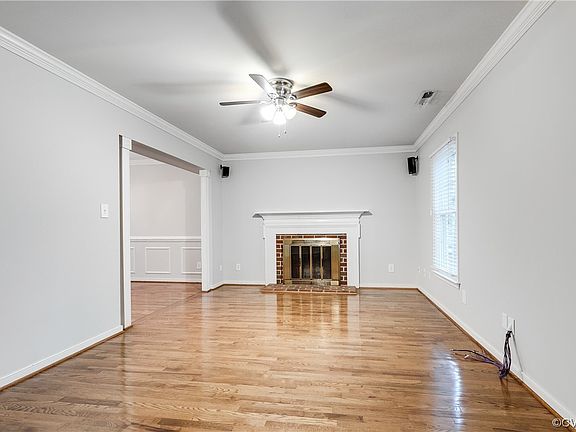 4th image of 4438 Thorncroft Dr