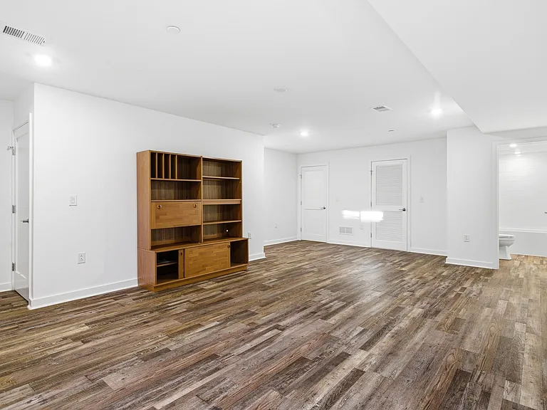 7013 Pipers Glen Way — Photo 31