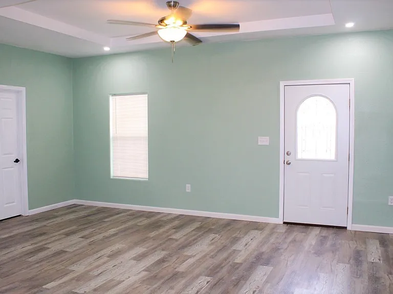304 W James St #ID-2965 — Photo 2