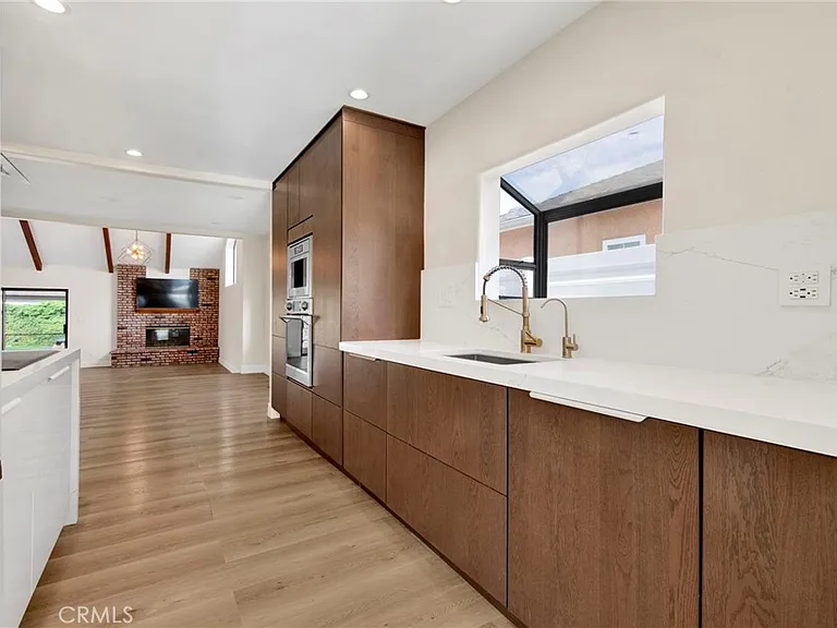 1432 N Catalina St — Photo 7