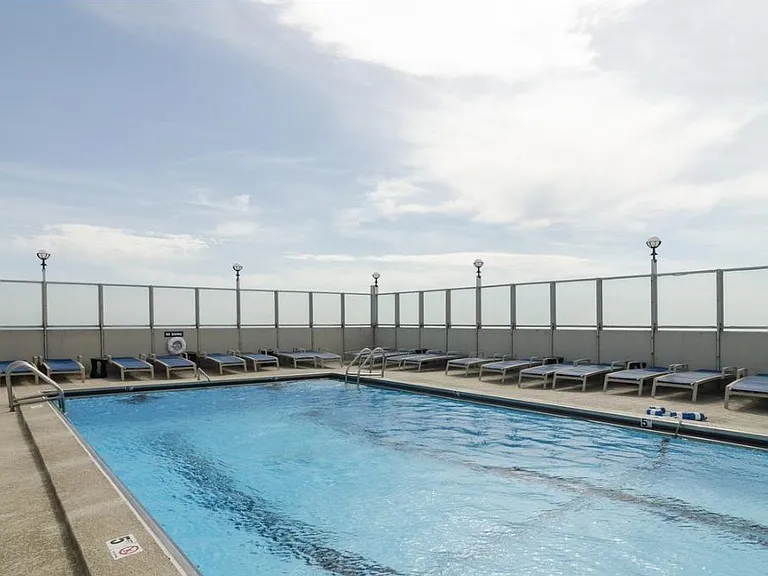 2626 N Lakeview Ave #2010 — Photo 12