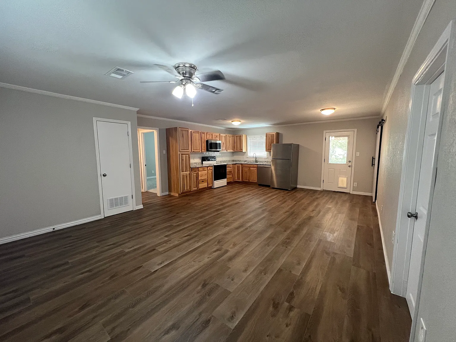 3 bed, 1128 sqft, $1,400 — Photo 1