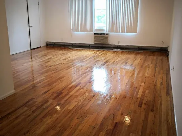 5809 College Point Blvd, Flushing, NY 11355