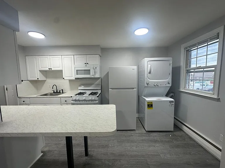 Moser Gardens Apartments — Photo 4