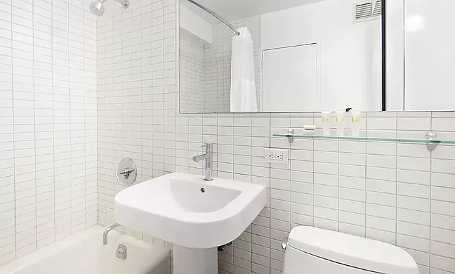 Rented by Manhattan Realty Group | media 8