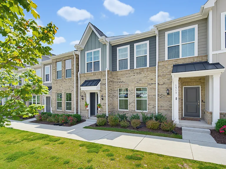 1517 Irving Hill Dr — Photo 2