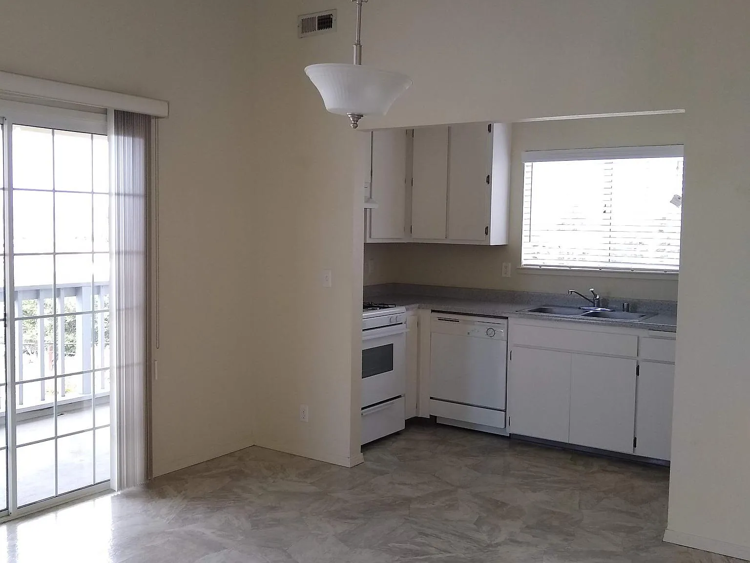 2 bed, $2,900 — Photo 3