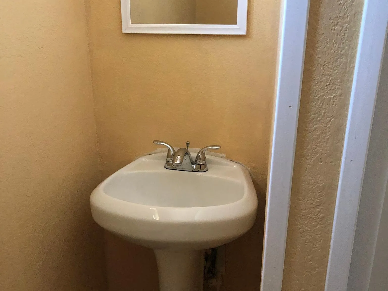 Studio, 250 sqft, $1,100 — Photo 4