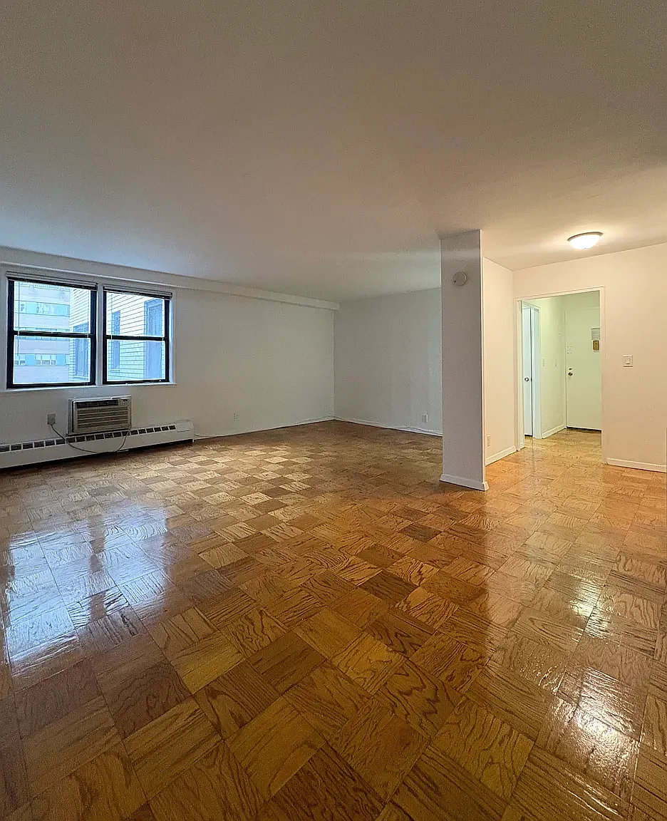 435 W 57th St — Photo 3