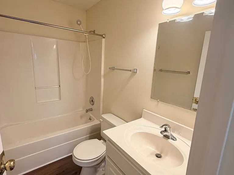 104 Brazington Ct — Photo 15