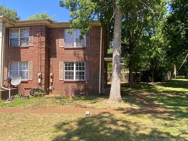 807 Holder Ct — Photo 2