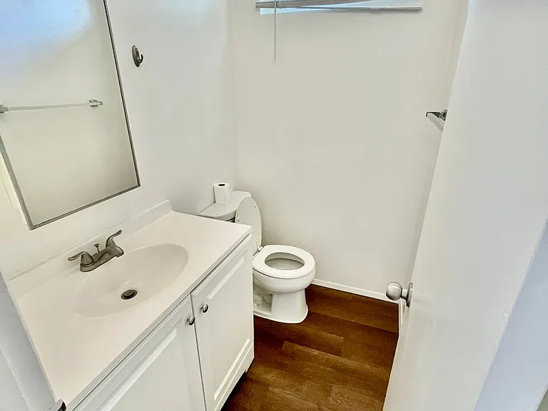 318-320 Hillside Ct — Photo 11