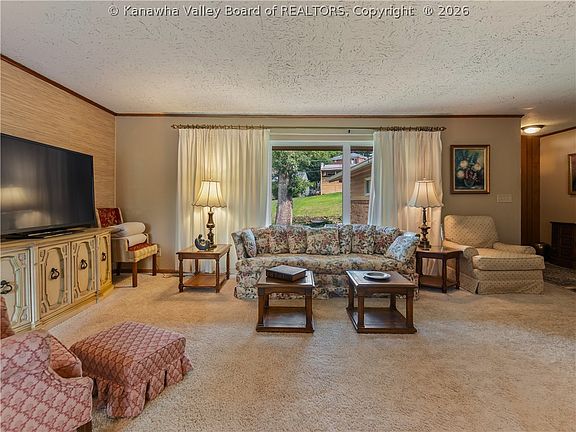 2nd image of 906 Wilkie Dr