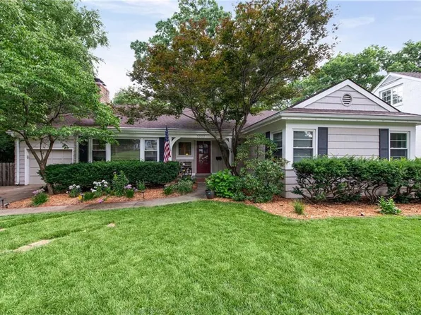 5307 Pawnee Ln, Fairway, KS 66205
