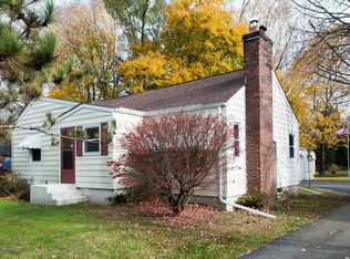 8272 Gull Rd, Richland, MI 49083