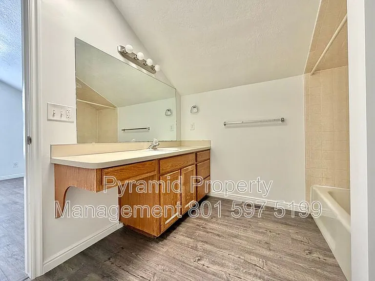 1091 Shepard Ln — Photo 16