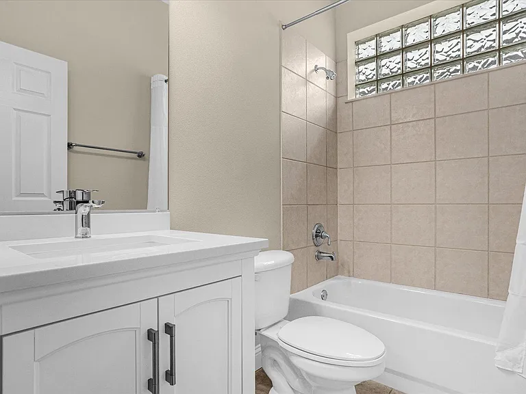 10674 Woodchase Cir — Photo 12