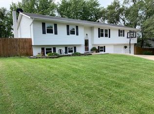 1302 W Bourke St, Macon, MO 63552