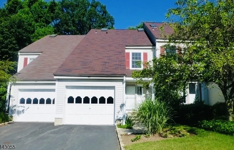 48 Aberdeen Dr — Photo 1