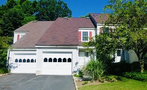 48 Aberdeen Dr Photo 1