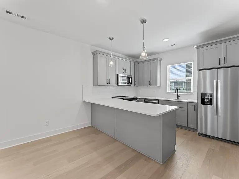 608 Markham St — Photo 21