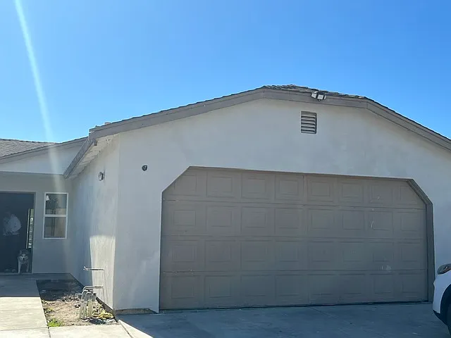 4 bed, 1114 sqft, $2,995 — Photo 2