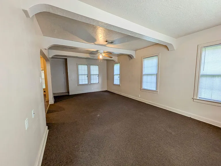 2021 Wignall Ave — Photo 4