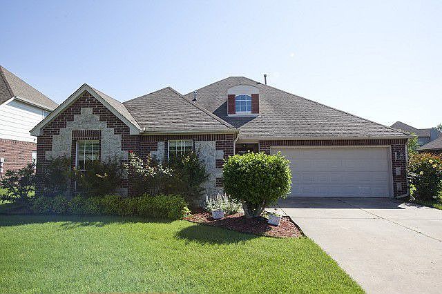Brick Ranch style home in Owasso