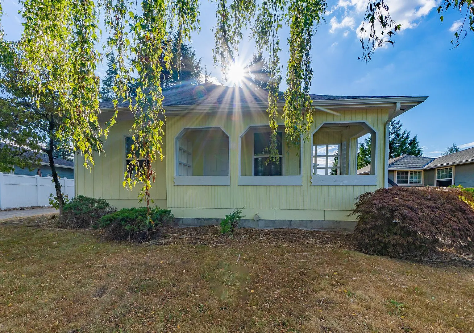 Updated 3-Bed Retreat on a Quiet Street Minutes from Southcenter & Seattle — Photo 2