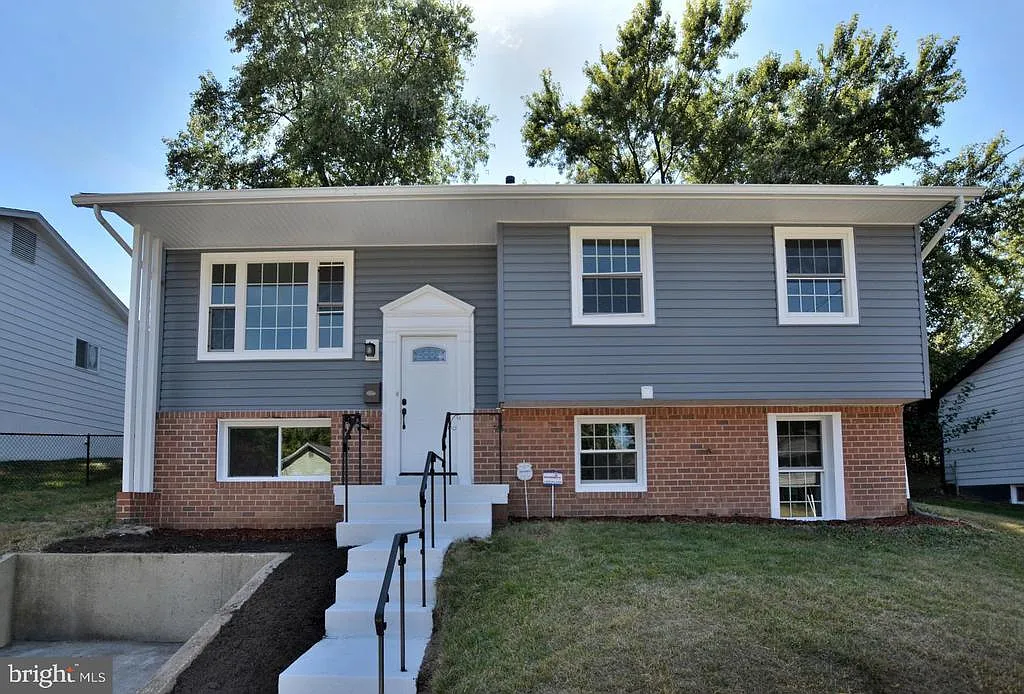 6807 Pepper St photo 1