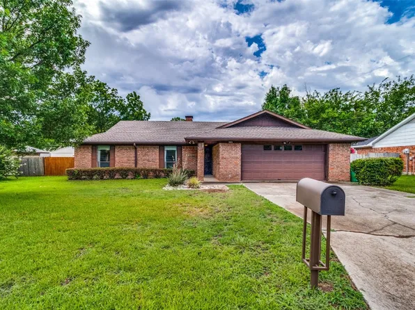 2006 Brentwood St, Gainesville, TX 76240