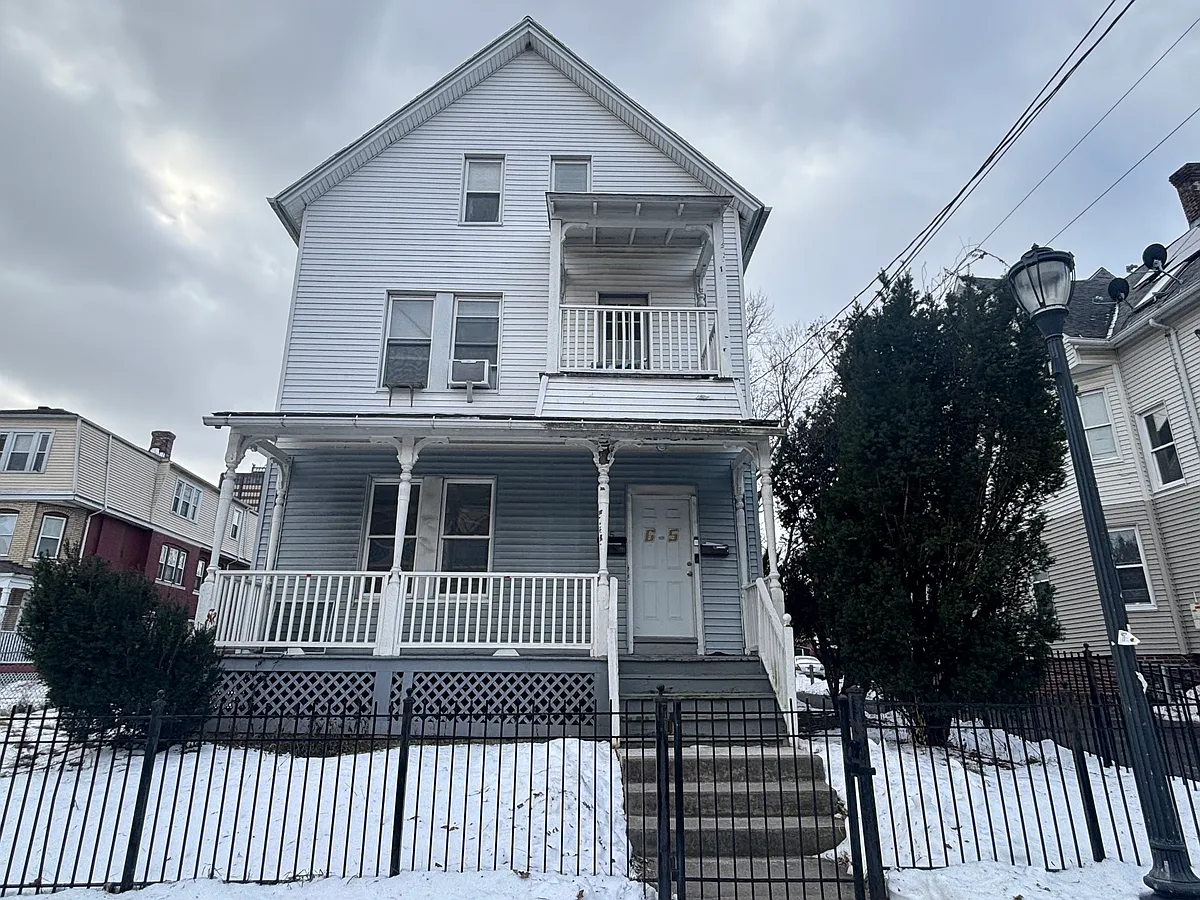Building Photo - 65 Sargeant St #1