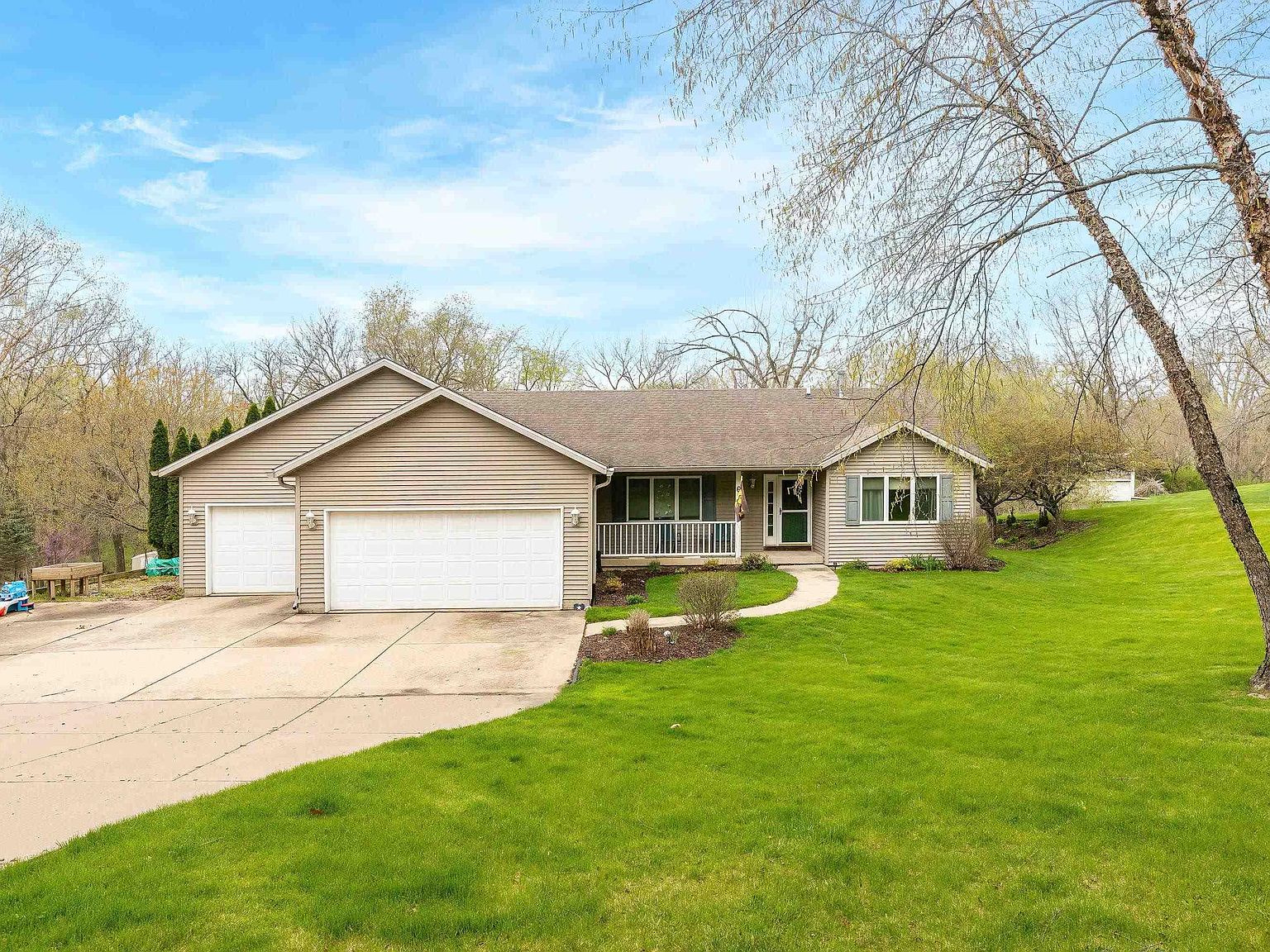 6 Aspen Dr, Blue Grass, IA 52726 Zillow