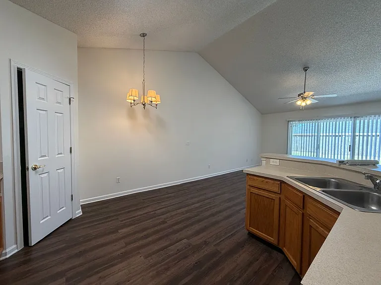 4 Serenity Pl #B — Photo 4