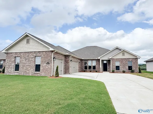 1075 Maplehurst St, Decatur, AL 35603