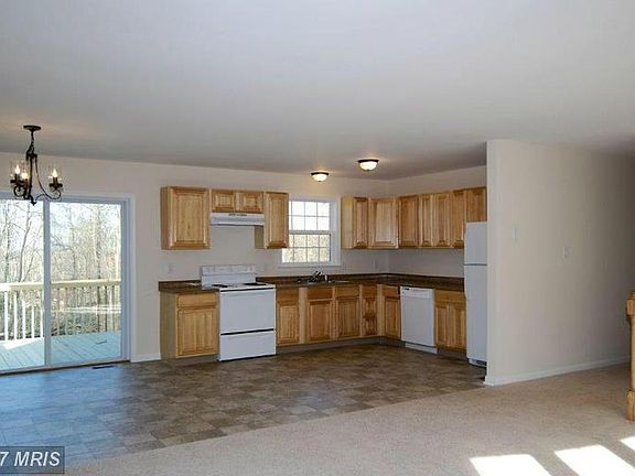 4th image of 39 Crestwood Dr