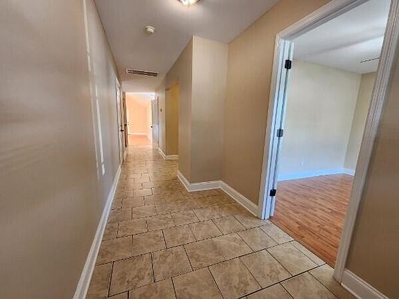 2nd image of 1509 Southernwood Dr