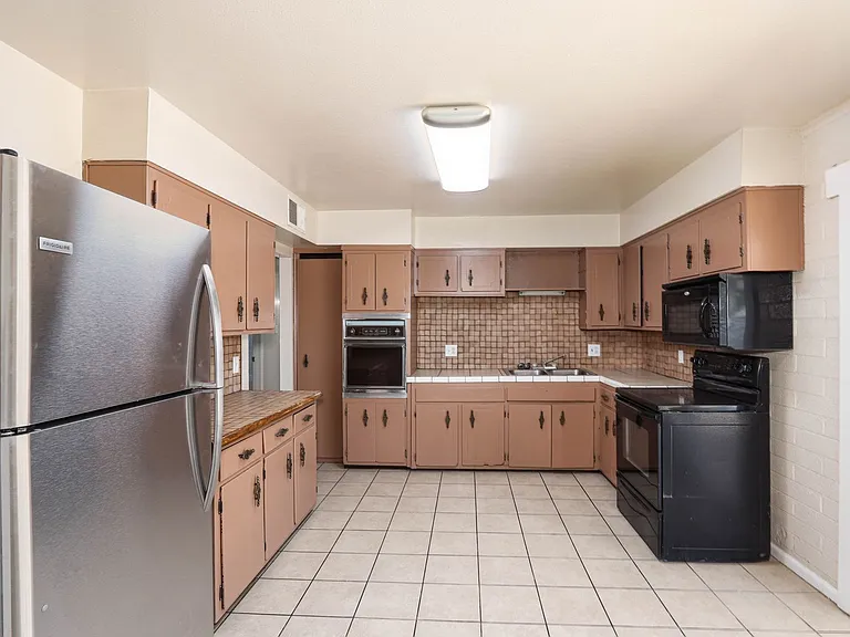 1185 E Avila Ave — Photo 6