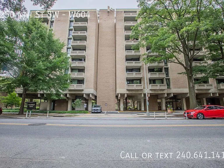 1250 4th St SW #W604 — Photo 2