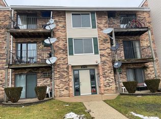 1023 Kuhn Rd APT 4, Carol Stream, IL 60188