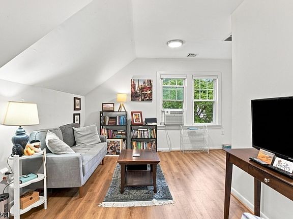 2nd image of 41 N 14Th St