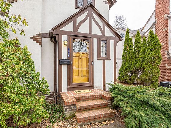 2nd image of 275 Yarmouth Rd