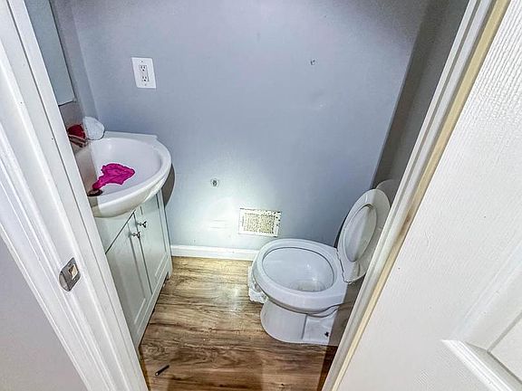 4th image of 1203 N Milton Ave